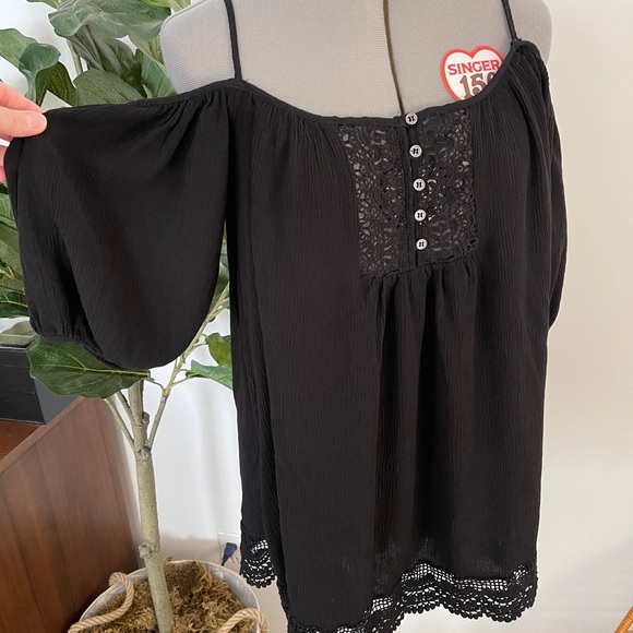 Forever 21 Black off the shoulder Top - Picture 2 of 7